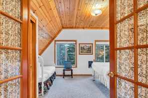 Desk, WiFi, bed sheets