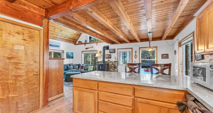 Mountain Retreat Near Ski Resorts and Lake