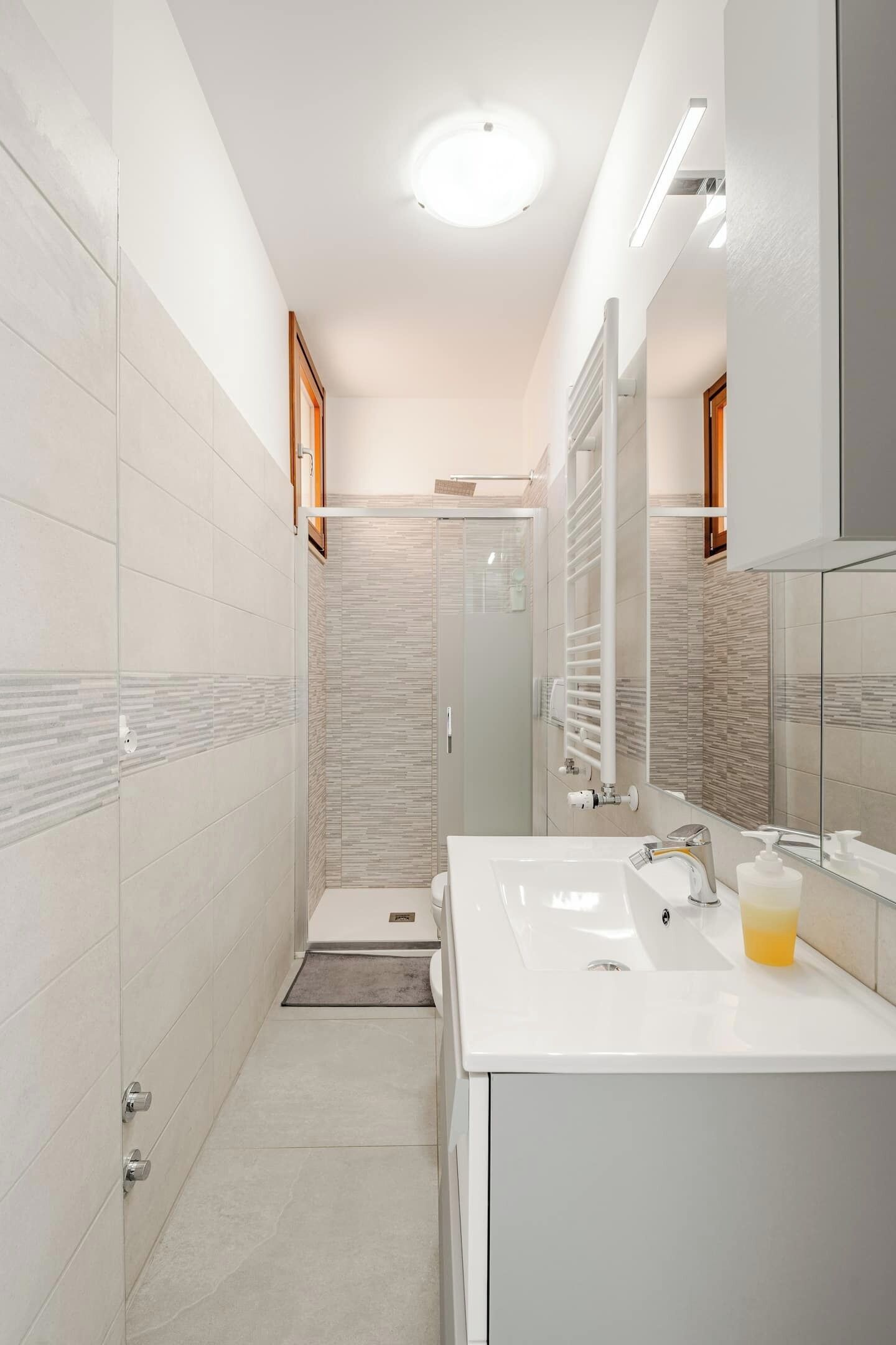 Dusche, Haartrockner, Bidet, Handtücher