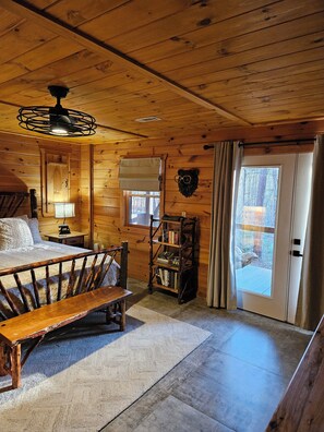 4 bedrooms, iron/ironing board, travel cot, free WiFi - A Sweet Retreat in the Blue Ridge Mountains-
Pet friendly (Blue Ridge)