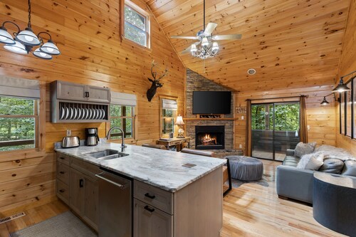 A Sweet Retreat in the Blue Ridge Mountains-
Pet friendly