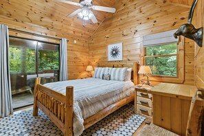 4 bedrooms, iron/ironing board, travel crib, free WiFi - A Sweet Retreat in the Blue Ridge Mountains (Blue Ridge)