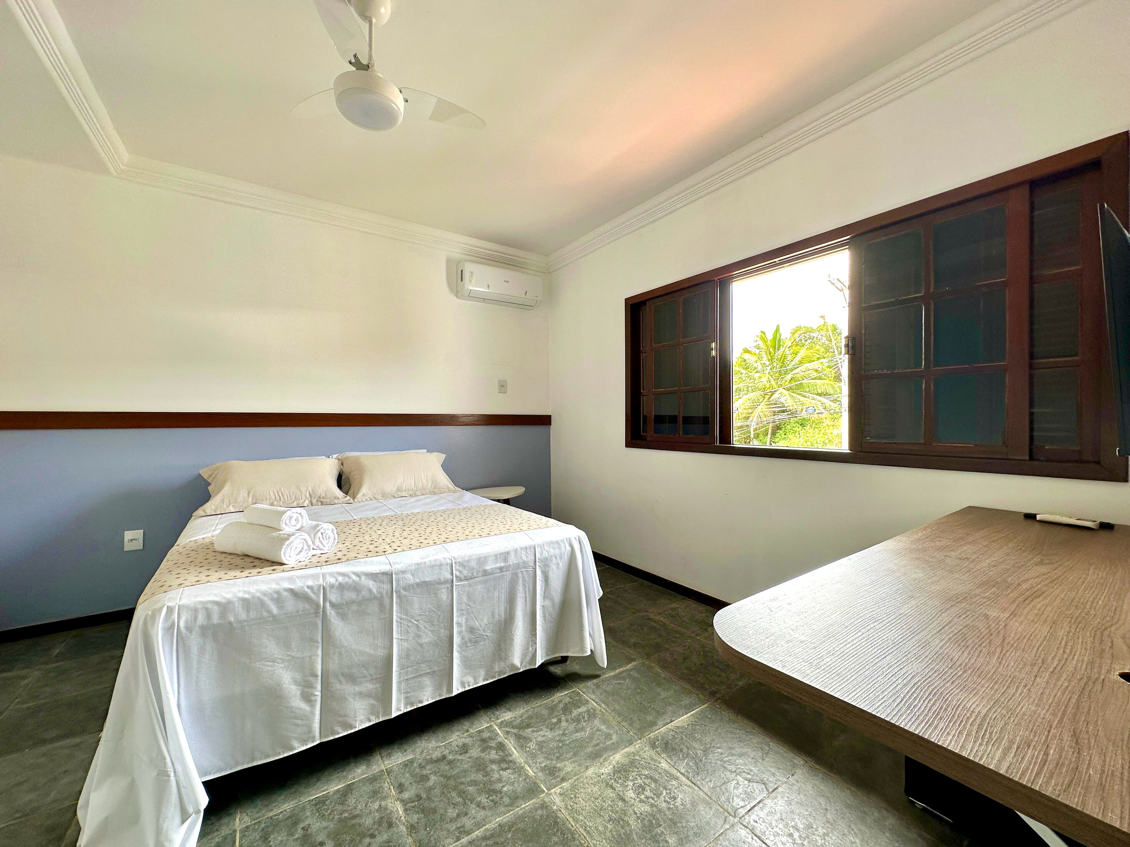 Quarto casal clássico, várias camas, vista para a cidade | Vista do quarto