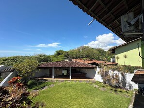 Habitación doble clásica, vista al jardín | Espacio para trabajar con laptop y wifi gratis 