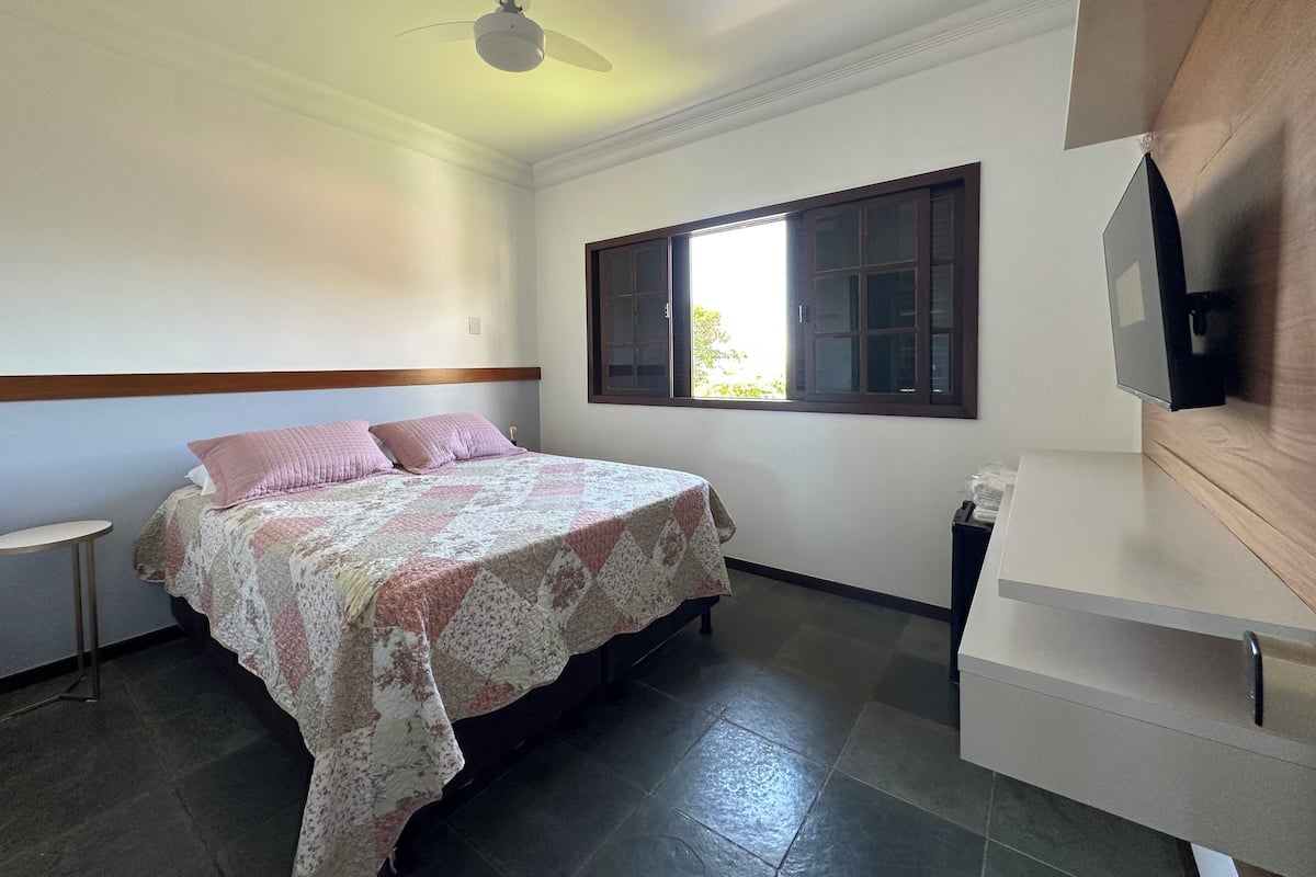 Classic-Doppelzimmer, Gartenblick | Laptopgeeigneter Arbeitsplatz, kostenloses WLAN