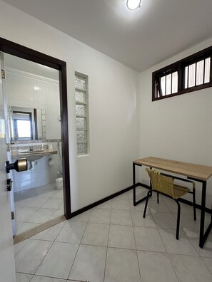 Laptop workspace, free WiFi