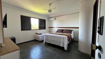 Comfort-Doppelzimmer, 1 Queen-Bett, Klimaanlage, Gartenblick | Laptopgeeigneter Arbeitsplatz, kostenloses WLAN