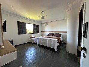 Comfort-Doppelzimmer, 1 Queen-Bett, Klimaanlage, Gartenblick | Laptopgeeigneter Arbeitsplatz, kostenloses WLAN