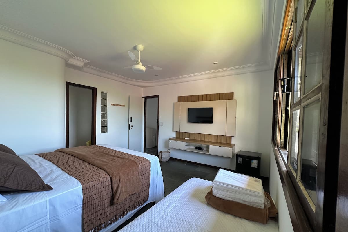 Laptop workspace, free WiFi