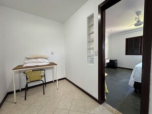 Kamar Quadruple Keluarga, Beberapa Tempat Tidur, AC, pemandangan kebun | Ruang kerja ramah laptop dan Wi-Fi gratis