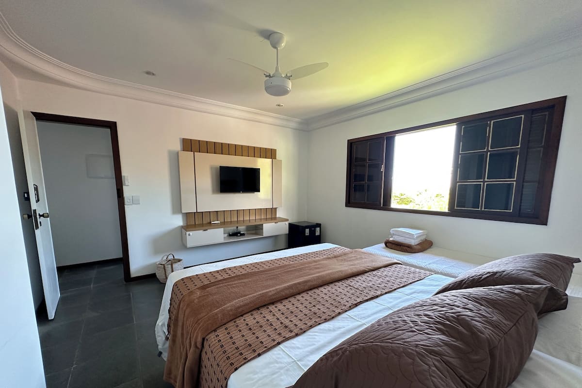 Comfort-Doppelzimmer, 1 Queen-Bett, Klimaanlage, Gartenblick | Laptopgeeigneter Arbeitsplatz, kostenloses WLAN