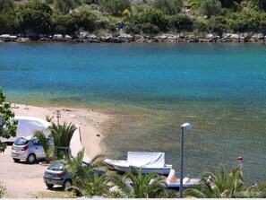 Beach - Apartments Juras - Studio Apartment with Sea View (Mia) (Rogoznica)