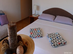 Internet, bed sheets - Apartments Juras - Studio Apartment with Sea View (Marija) (Rogoznica)