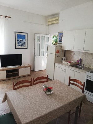 Fridge, oven, stovetop, dishwasher - Apartments Juras - Two Bedroom Apartment with Terrace and sea view (Antonio) (Rogoznica)