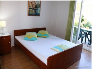 Internet, bed sheets - Apartments Juras - Two Bedroom Apartment with Terrace and sea view (Antonio) (Rogoznica)