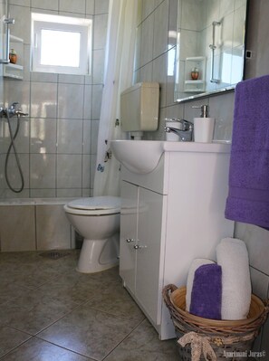 Hair dryer, towels - Apartments Juras - Studio Apartment with Loggia (Ana) (Rogoznica)