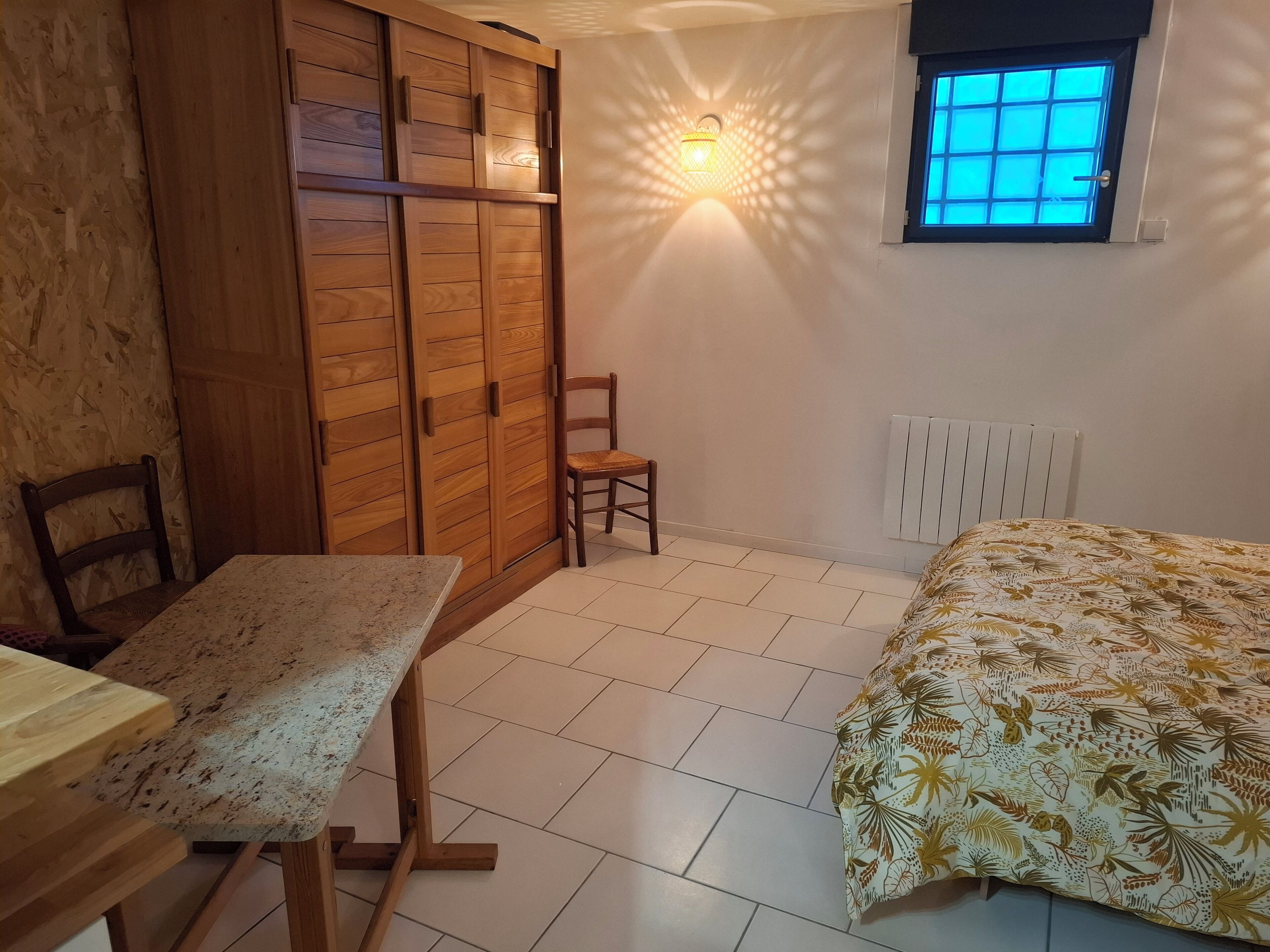 Iron/ironing board, WiFi