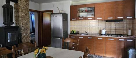 Micro-ondes, four, plaque de cuisson