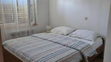 3 bedrooms, iron/ironing board, Internet, bed sheets
