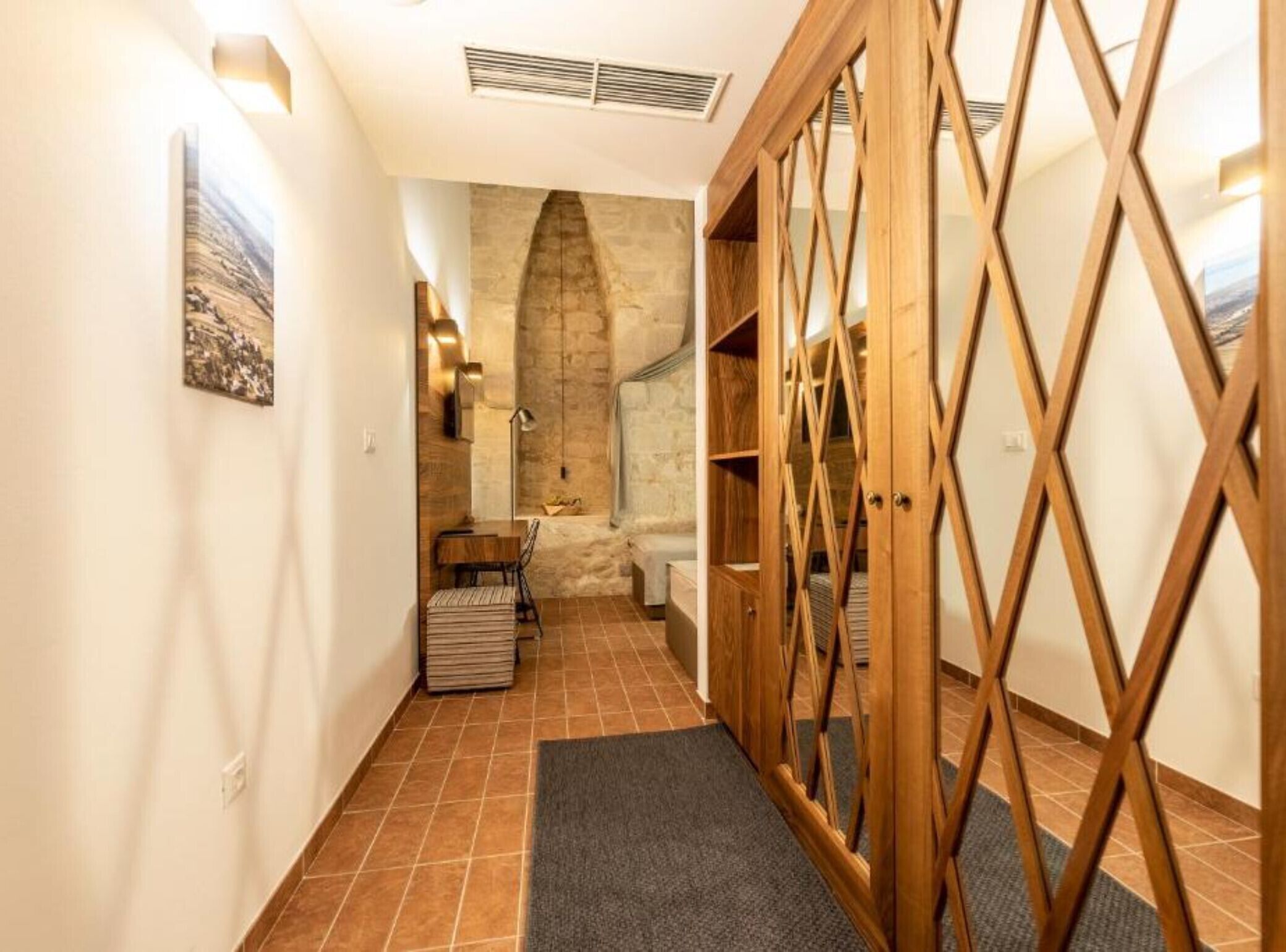 1 habitación, tabla de planchar con plancha, internet y ropa de cama 