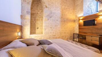 1 bedroom, iron/ironing board, Internet, bed sheets