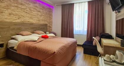 Ginko Rooms - Triple Room With Private Bathroom (A2)