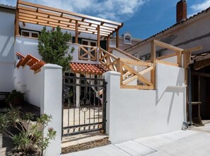 Exterior - Two Bedroom Apartment With Terrace And Garden View (Novalja)