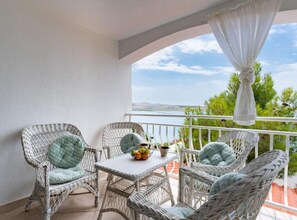 Property grounds - Apartment Green Garden View - One Bedroom Apartment With Terrace (Novalja)