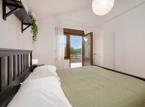 5 chambres, fer et planche à repasser, accès Internet, draps fournis