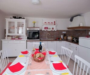 Dining - Exquisite Holiday Home with Private Pool and Sauna - Three Bedroom Holiday Home (Tribalj)