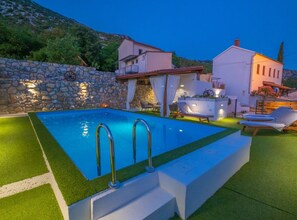 Pool - Exquisite Holiday Home with Private Pool and Sauna - Three Bedroom Holiday Home (Tribalj)