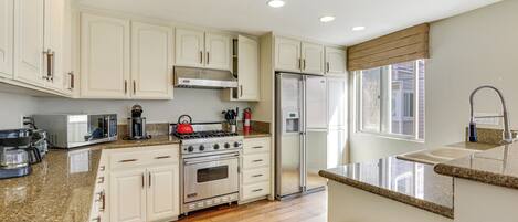 Fridge, microwave, stovetop, dishwasher