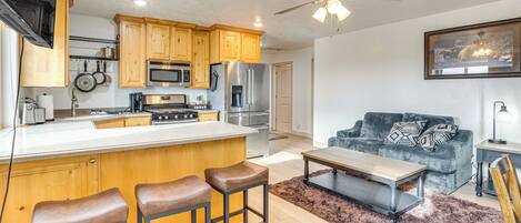 Kühlschrank, Mikrowelle, Herdplatte, Geschirrspüler