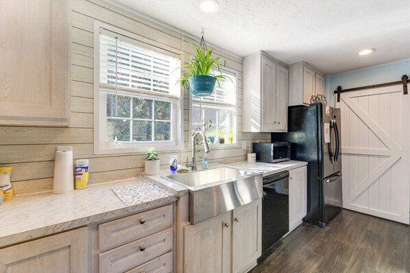 Fridge, microwave, stovetop, dishwasher - 'Coastal Cozy' - Newport Home w/ Private Hot Tub (Newport)