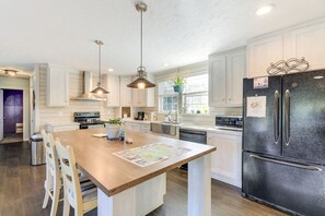 Fridge, microwave, stovetop, dishwasher - 'Coastal Cozy' - Newport Home w/ Private Hot Tub (Newport)