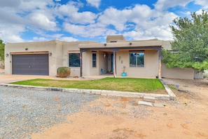 Exterior - Mountain-View Escape Near Santa Ana Casino! (Rio Rancho)