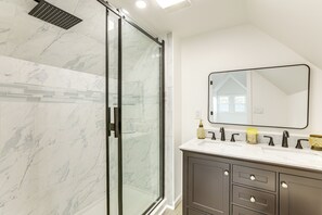 Hair dryer, towels - Private Yard! East Jersey Hub By River & Soccer! (National Park)