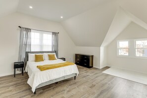 4 bedrooms, iron/ironing board, Internet, bed sheets - Private Yard! East Jersey Hub By River & Soccer! (National Park)