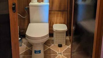 Deluxe Double Room | Bathroom | Shower