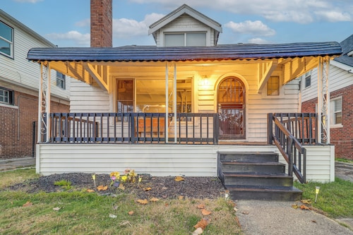 Easy Dtwn Detroit Access: Pet-Friendly Family Home