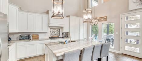 Fridge, microwave, stovetop, dishwasher