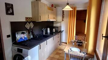 Micro-ondes, four, plaque de cuisson