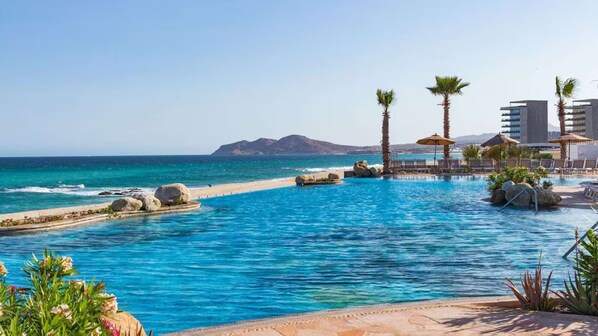 من حمّامات السباحة المغطاة، حمّام سباحة خارجي