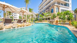 Piscine couverte, piscine extérieure