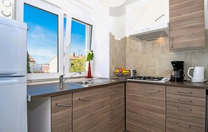 Fridge, stovetop, dishwasher, coffee/tea maker - Amazing apartment in Medulin with swimming pool (Medulin)
