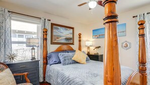 A bedroom with a four-poster bed, a nightstand with a lamp, a dresser, and a chair. - Mediterranean-Style Cottage Near Paso Robles  Slp4 (Atascadero)