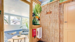 A room with a bamboo wall, a fire extinguisher, and a trash bin. - Mediterranean-Style Cottage Near Paso Robles  Slp4 (Atascadero)