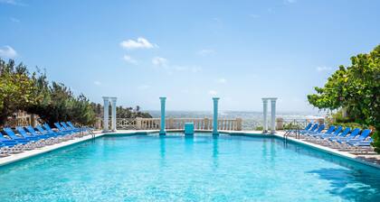 A beautifully appointed 1-bdrm, 2-bath resort villa atop Barbadosâ most celebrated cliffside, w/ panoramic ocean views & designer interiors. Dedicated concierge service & complimentary airport transfers.