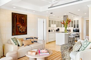 Smart-TV, Videospiele, Bücher, Stereoanlage