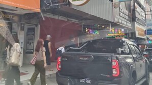 A Durian King sign on a building, indicating a durian-related business. - NOVA HOTEL BUKIT BINTANG (Kuala Lumpur)
